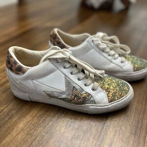 GUESS White Sneakers with Gold Glitter and Leopard Accents